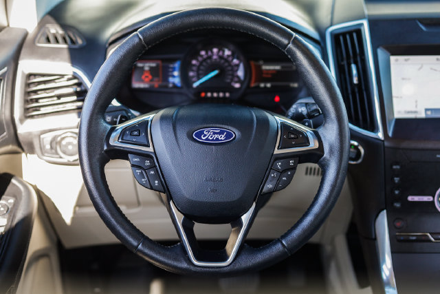 Used 2020 Ford Edge Titanium AWD/4WD image 27