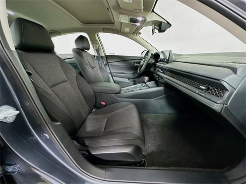 Certified 2025 Honda Accord SE image 5