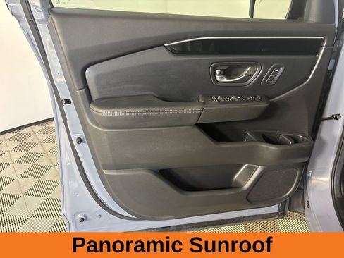 Used 2025 Honda Pilot Touring image 8