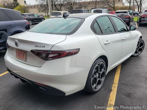 New 2025 Alfa Romeo Giulia w/ Veloce Package AWD image 7