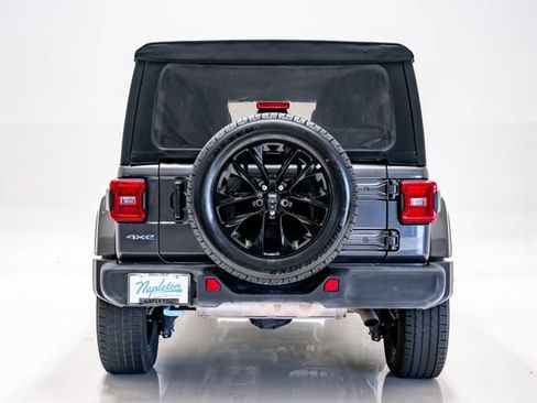 Used 2024 Jeep Wrangler Unlimited Sahara AWD/4WD image 33