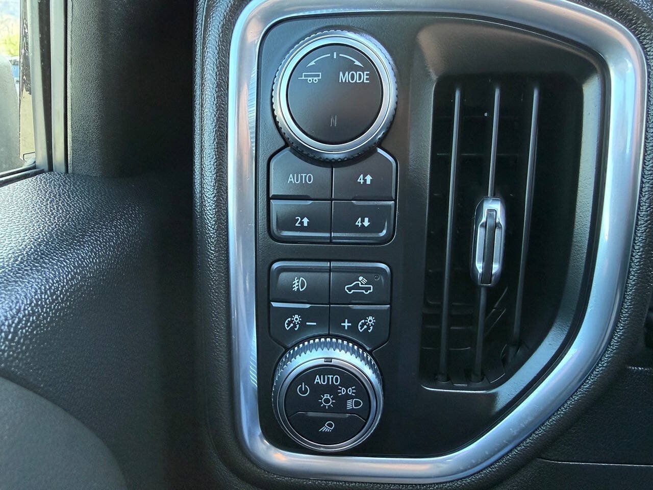 Used 2022 GMC Sierra 3500 Denali w/ Denali Ultimate Package AWD/4WD image 38