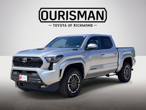 Used 2025 Toyota Tacoma TRD Sport w/ TRD Sport Upgrade Package AWD/4WD image 24