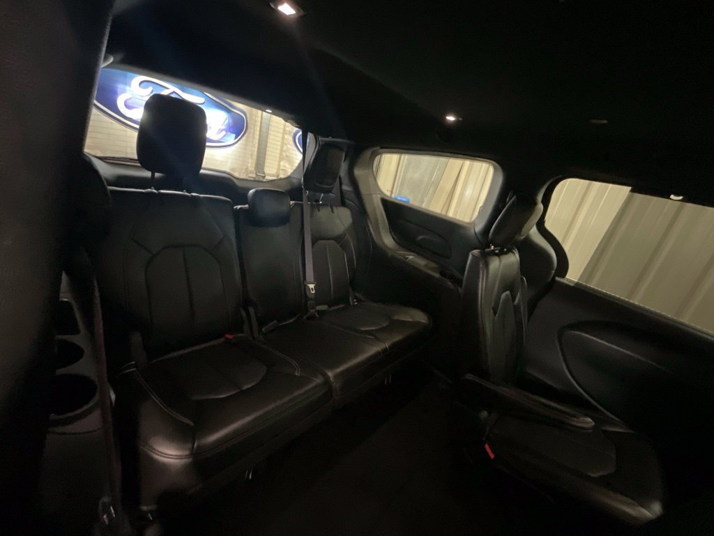 Used 2025 Chrysler Pacifica Select FWD image 15
