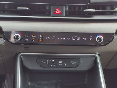 Used 2025 Kia Carnival EX FWD image 26