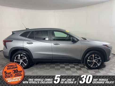 Used 2025 Chevrolet Trax RS w/ Driver Confidence Package image 3