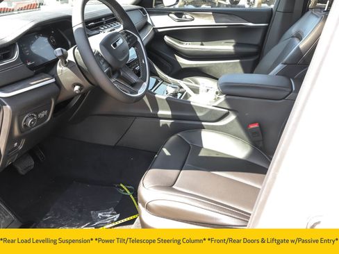 New 2025 Jeep Grand Cherokee Limited w/ Luxury Tech Group II image 5