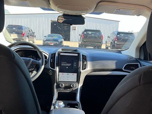 Used 2023 Ford Edge SE image 14