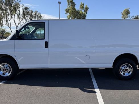 Used 2022 GMC Savana 2500 Extended w/ Driver Convenience Package image 2