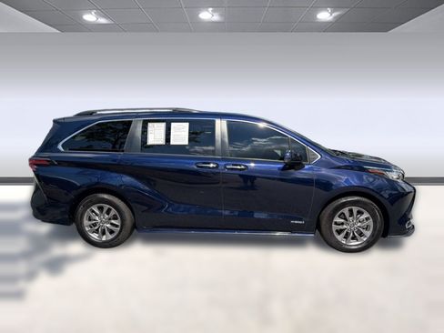 Used 2021 Toyota Sienna XLE FWD image 8