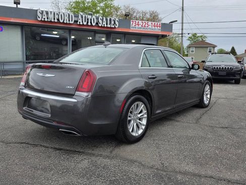 Used 2017 Chrysler 300 Limited w/ Value Package RWD image 12
