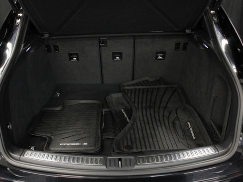 Certified 2021 Porsche Macan AWD/4WD image 17