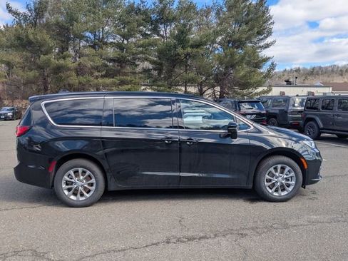 New 2026 Chrysler Pacifica Select AWD/4WD image 4