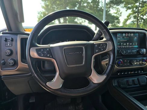 Certified 2017 GMC Sierra 2500 Denali w/ Duramax Plus Package AWD/4WD image 15