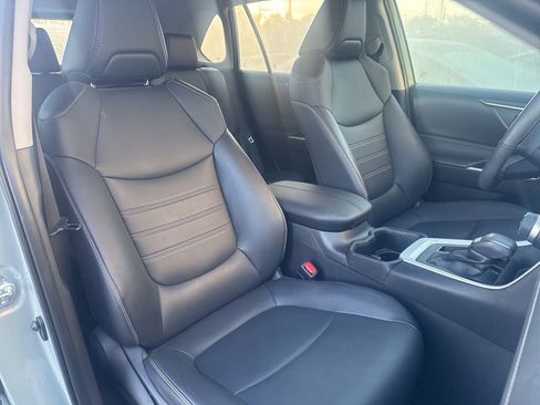 Used 2023 Toyota RAV4 XLE Premium image 7