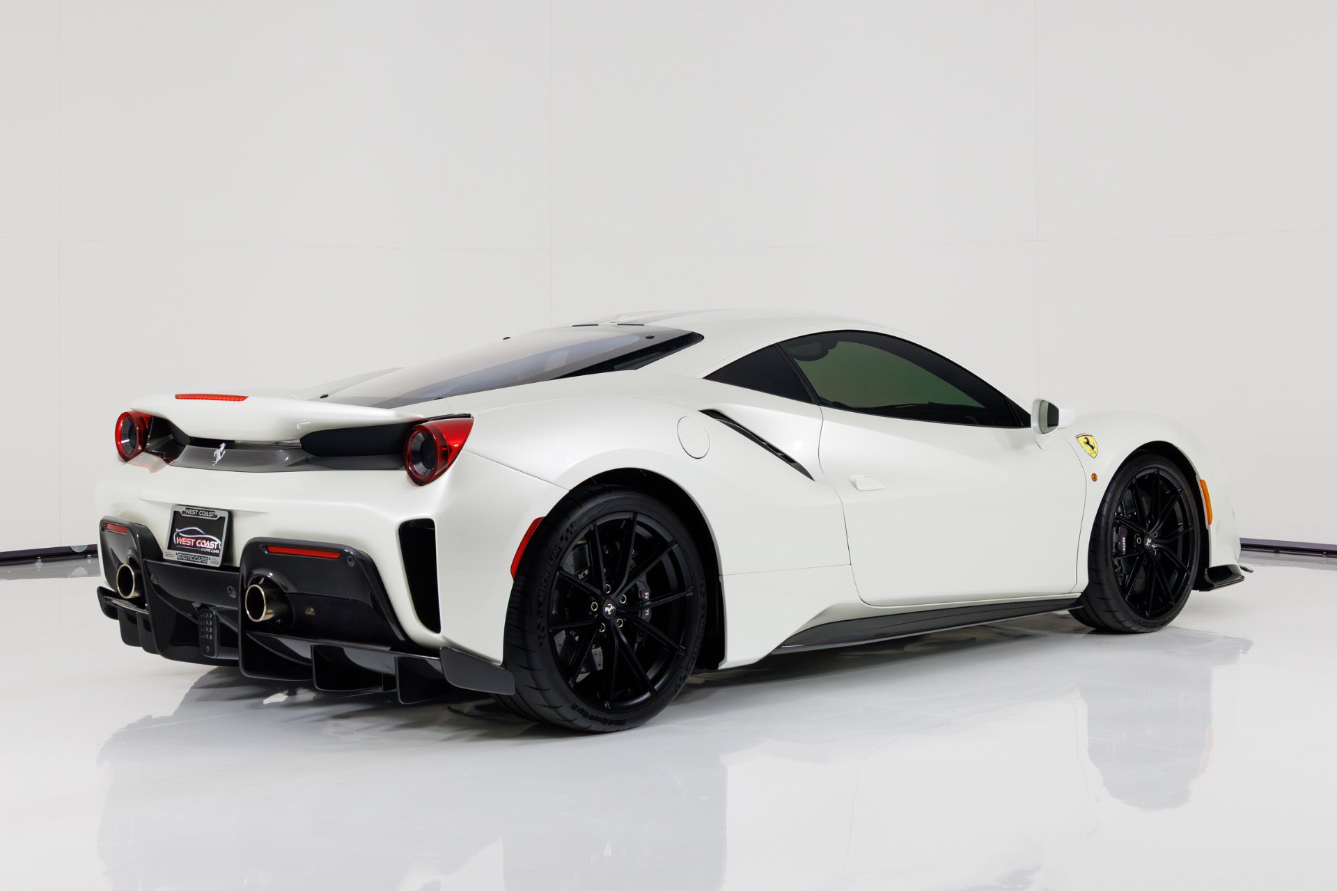 Used 2020 Ferrari 488 Pista Coupe RWD image 3