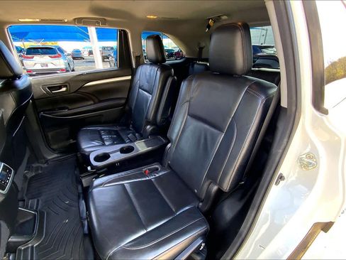 Used 2016 Toyota Highlander XLE image 19