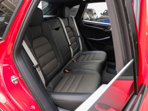 Used 2023 Porsche Macan Turbo AWD/4WD image 42