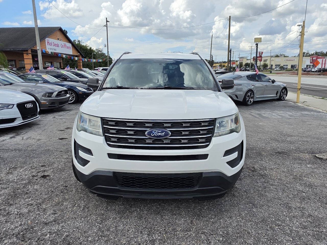 Used 2017 Ford Explorer FWD image 2