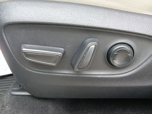 Used 2024 Toyota Grand Highlander AWD image 16