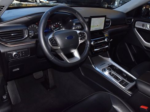 Used 2021 Ford Explorer Limited w/ Equipment Group 301A image 34