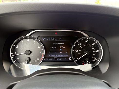 Used 2025 Nissan Frontier SV AWD/4WD image 14