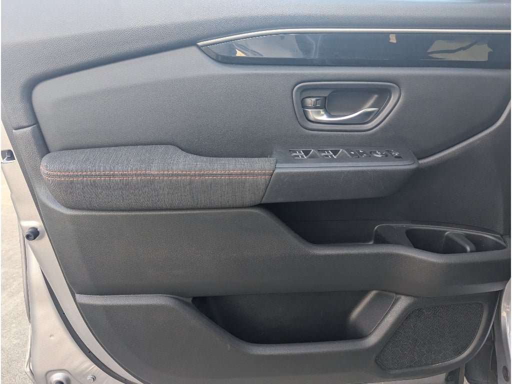 Used 2025 Honda Pilot Sport image 14