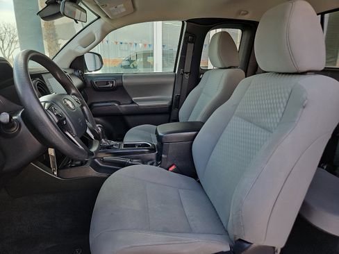 Used 2020 Toyota Tacoma SR image 9