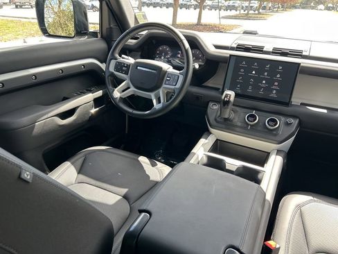 Used 2025 Land Rover Defender 110 S image 9