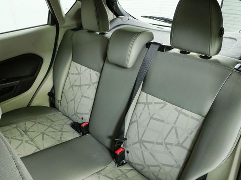 Used 2013 Ford Fiesta SE FWD image 16