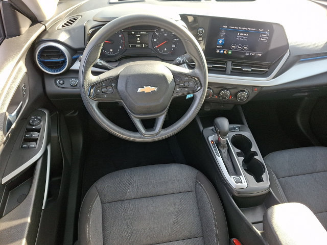 Used 2024 Chevrolet Trax LS w/ LS Convenience Package FWD image 2