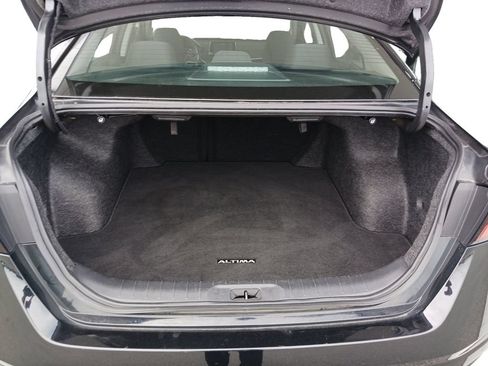 Used 2024 Nissan Altima 2.5 SV FWD image 13