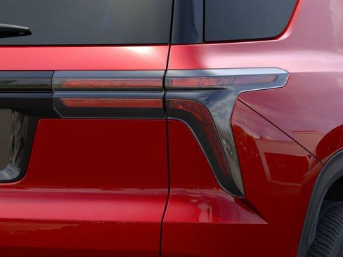 Used 2026 Chevrolet Traverse LT w/ Midnight/Sport Edition AWD/4WD image 11