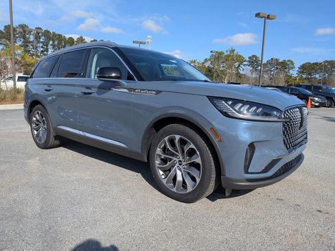 Certified 2025 Lincoln Aviator Reserve image 3