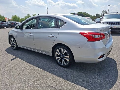 Used 2019 Nissan Sentra SV w/ Special Edition Package FWD image 4