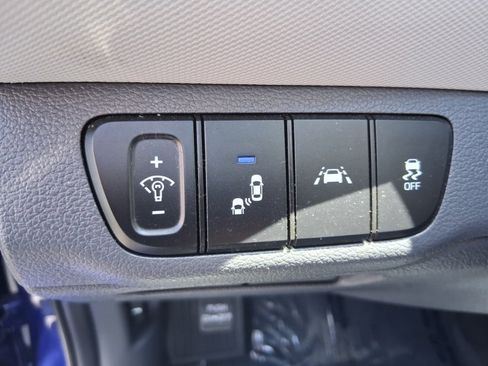 Used 2020 Hyundai Ioniq SE FWD image 17