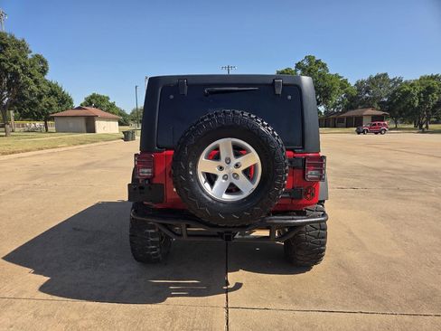 Used 2014 Jeep Wrangler Unlimited Sahara AWD/4WD image 27