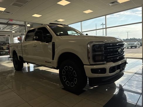 New 2026 Ford F250 Platinum AWD/4WD image 3