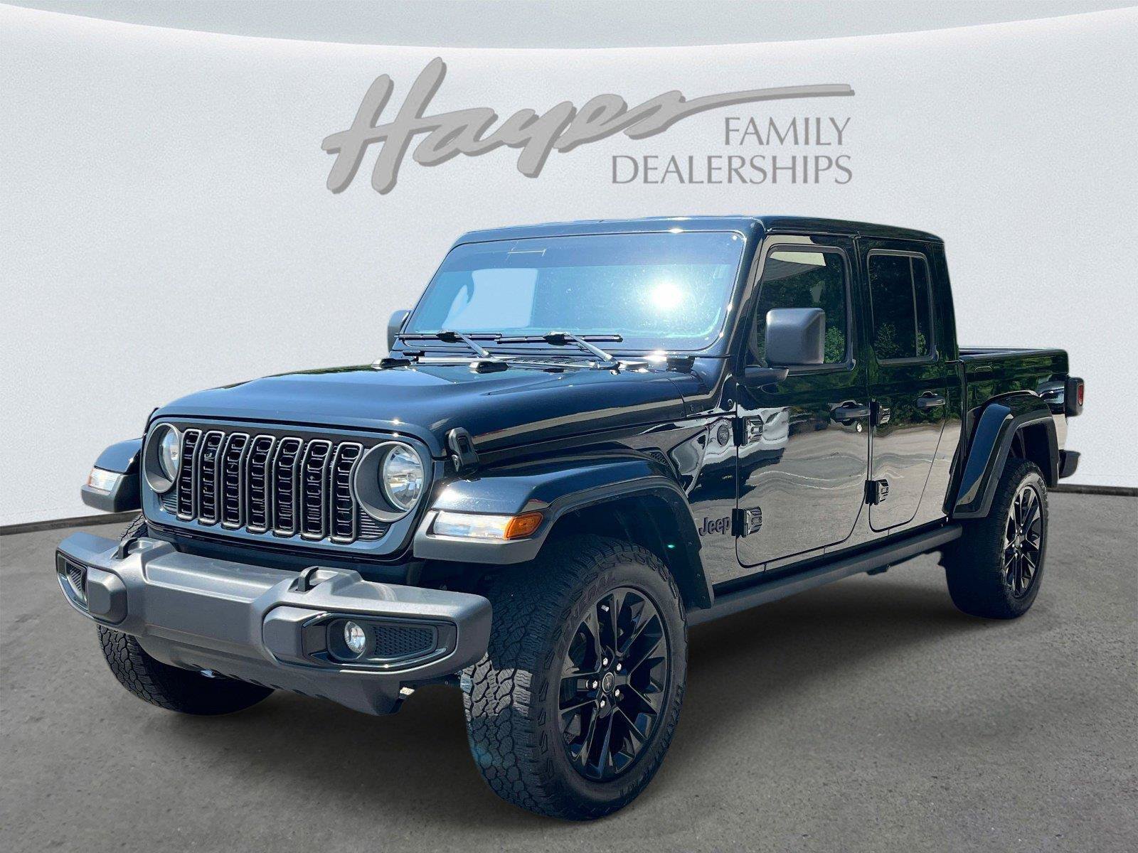 Used 2025 Jeep Gladiator Sport AWD/4WD image 7