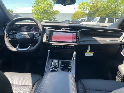 New 2026 Jeep Cherokee Overland w/ Advanced Pro Tech Group AWD/4WD image 21