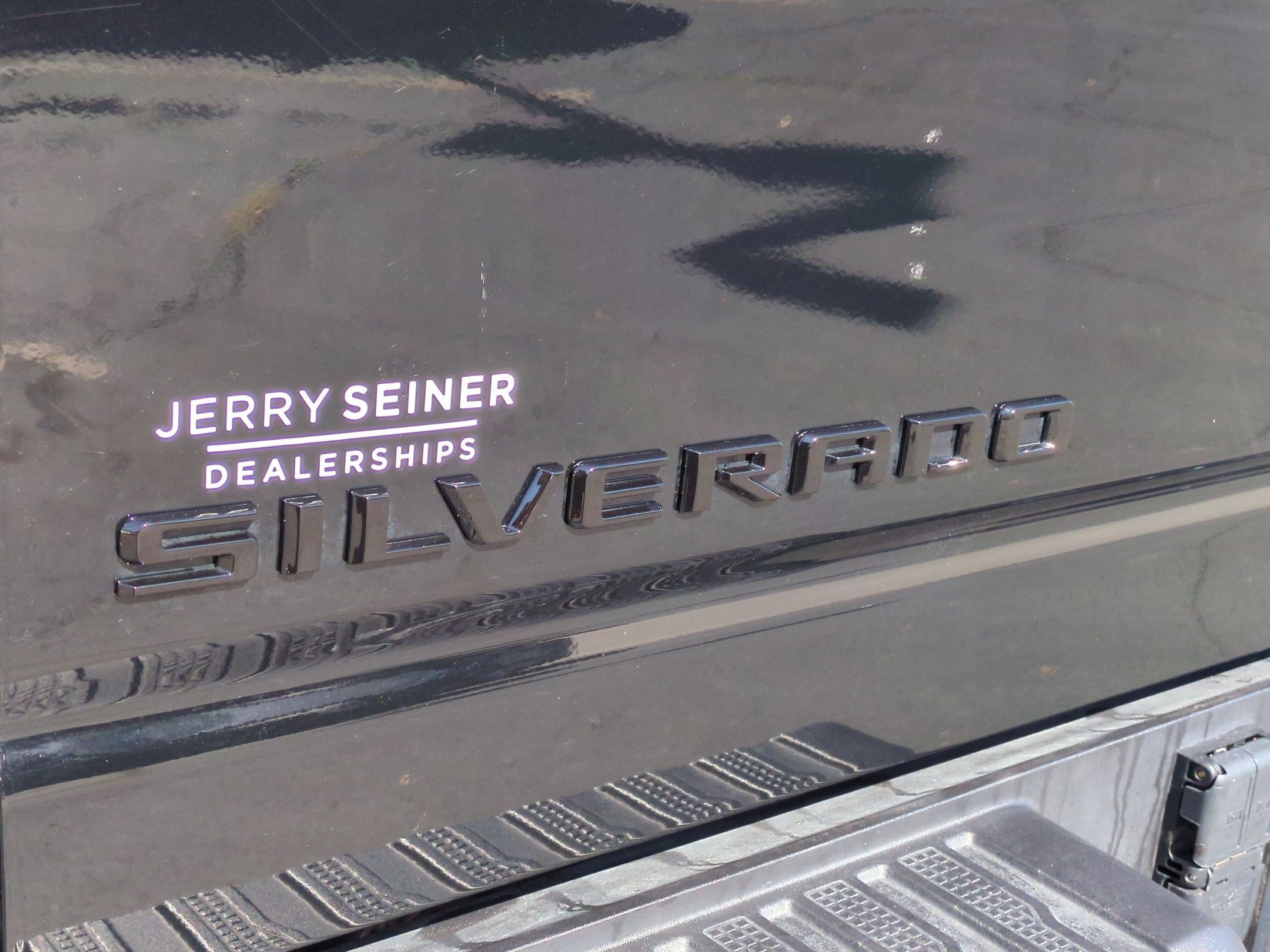 Used 2024 Chevrolet Silverado 3500 LTZ w/ LTZ Plus Package AWD/4WD image 27