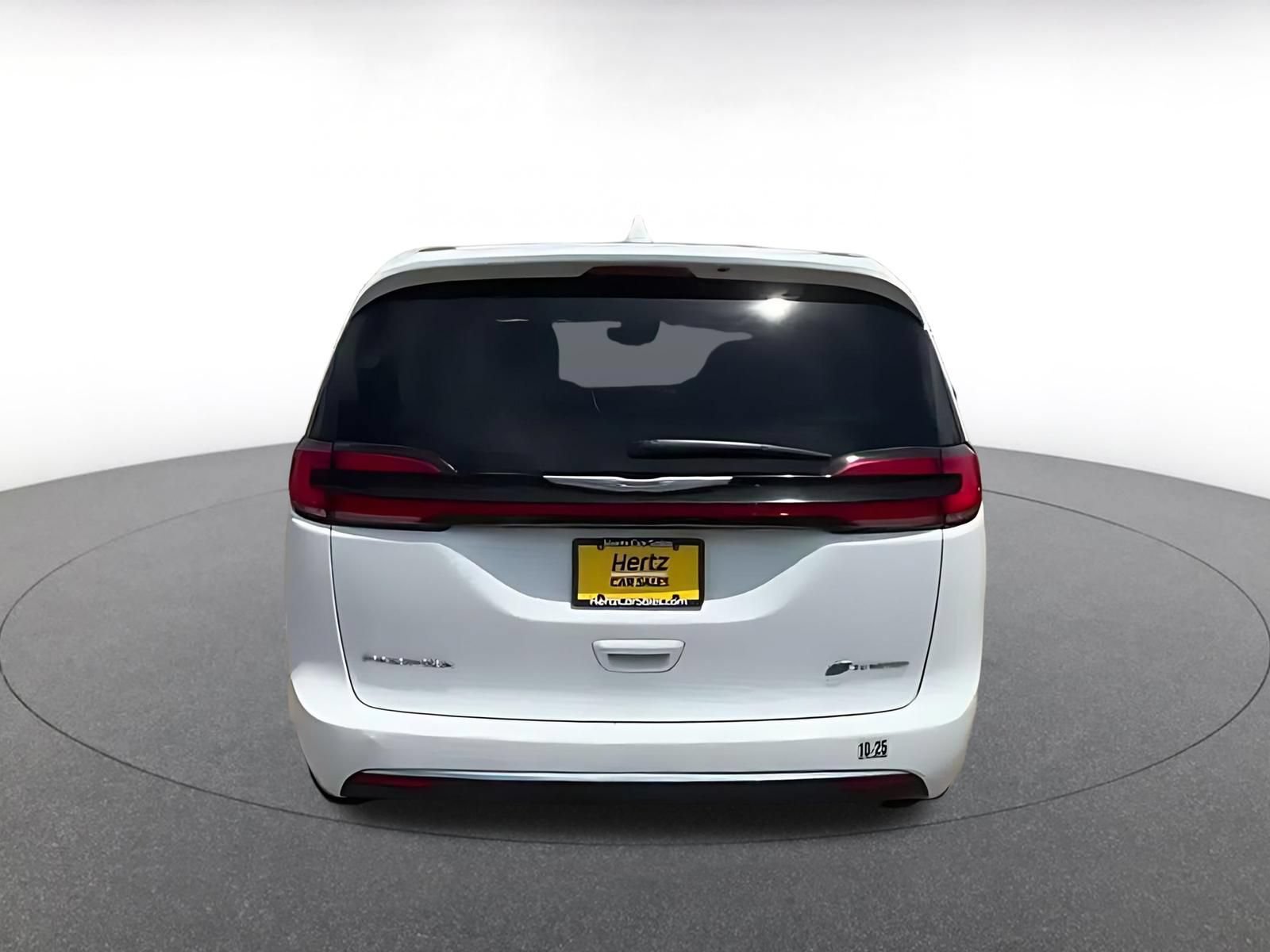 Used 2022 Chrysler Pacifica Touring-L FWD image 12