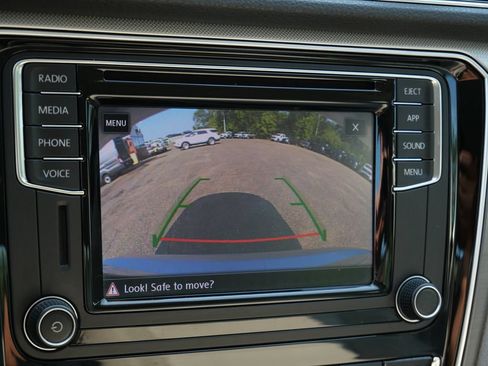 Used 2018 Volkswagen Passat 2.0T R-Line FWD image 26