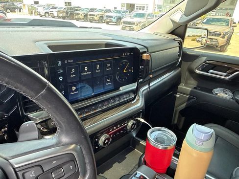 Used 2022 Chevrolet Silverado 1500 LT Trail Boss w/ LT Trail Boss Premium Package AWD/4WD image 9