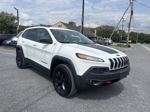 Used 2016 Jeep Cherokee Trailhawk w/ Comfort/Convenience Group AWD/4WD image 3