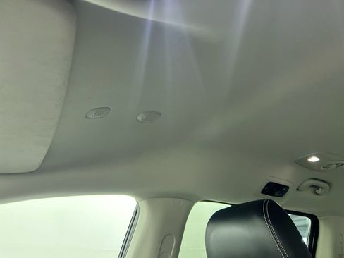 Used 2024 Chrysler Pacifica Touring-L image 19