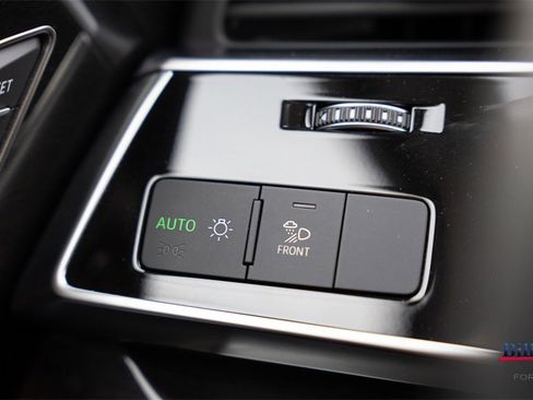 Used 2024 Audi Q7 3.0T Premium Plus image 17