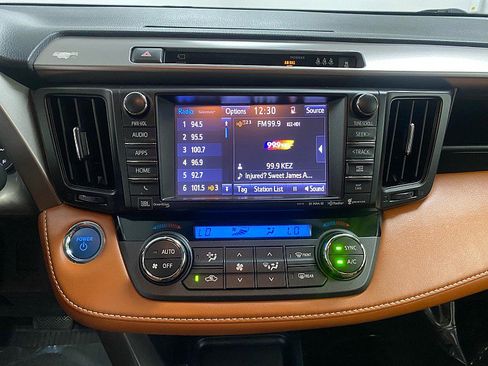 Used 2018 Toyota RAV4 Limited image 14