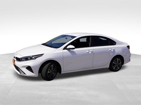 Certified 2023 Kia Forte LXS w/ LXS Technology Package FWD image 10