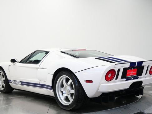 Used 2005 Ford GT RWD image 7